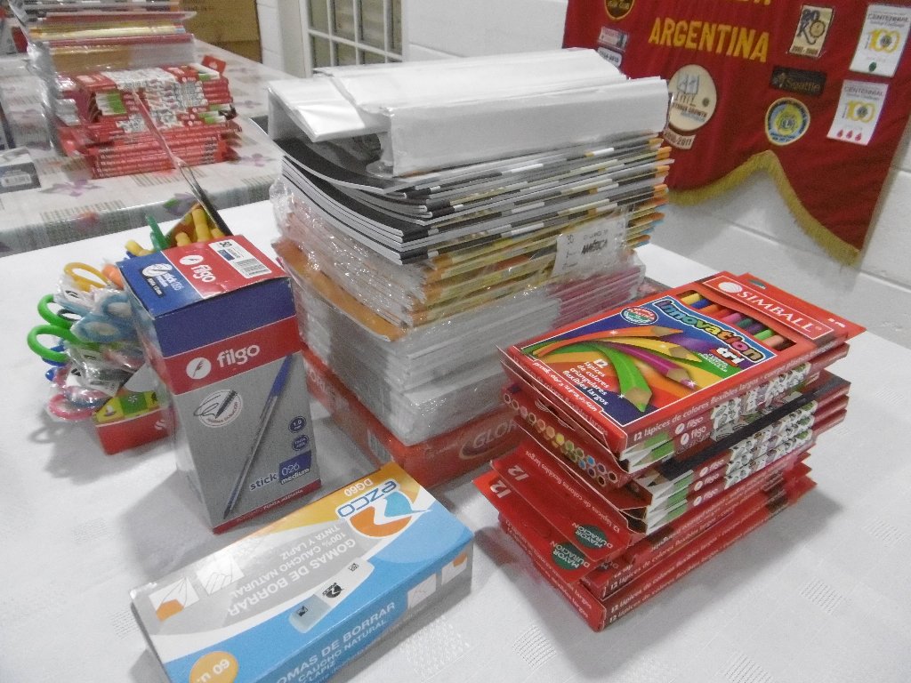 El Club de Leones entregó útiles escolares a escuelas primarias  de la ciudad