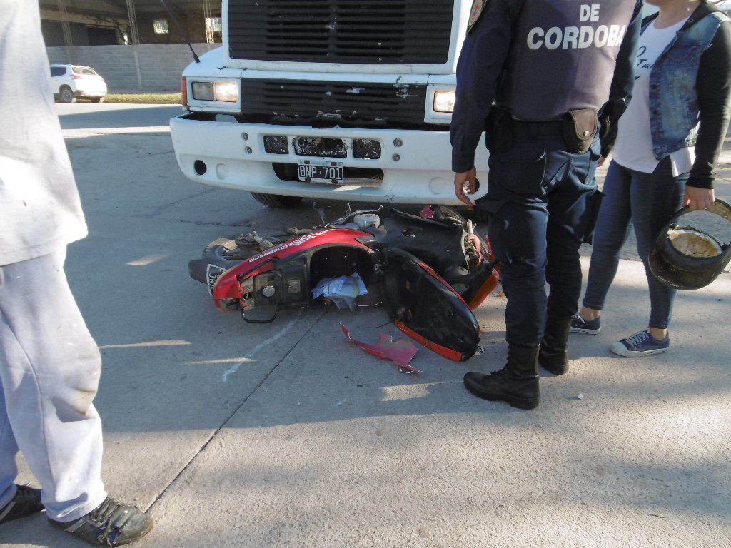 El choque nuestro de cada día en Las Varillas y un accidente sin consecuencias personales en Laspiur