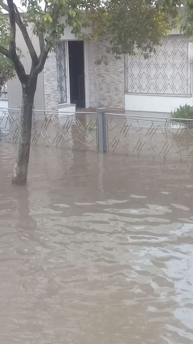 Las copiosas lluvias causaron cortes de ruta y  evacuados en localidades de la región. Las más afectadas El Arañado y Laspiur