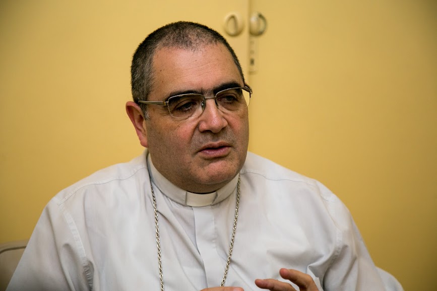 El Obispo de San Francisco se refirió al desplazamiento de dos curas de la Diócesis