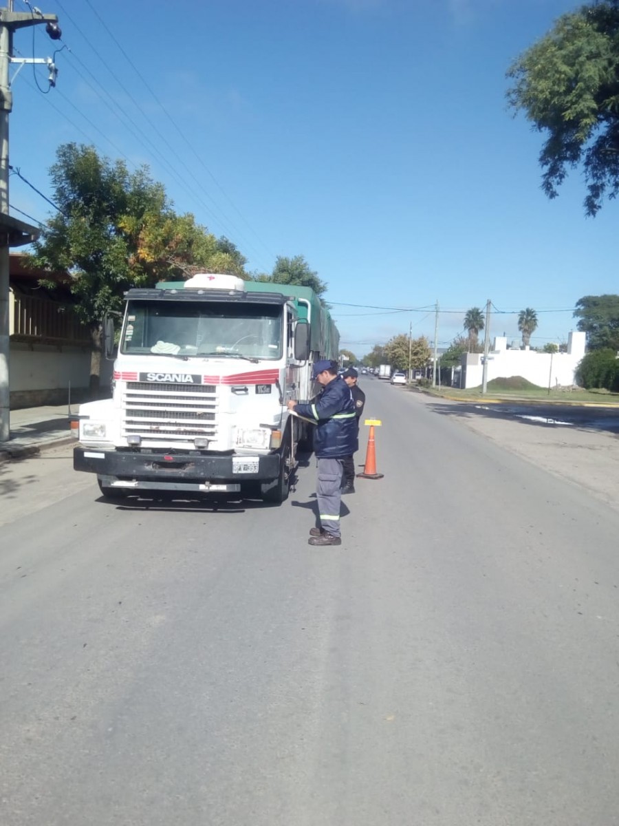 Numerosas actas a choferes de camiones que circulaban por la parte urbana de la Ruta 158