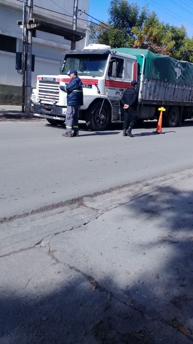 Numerosas actas a choferes de camiones que circulaban por la parte urbana de la Ruta 158