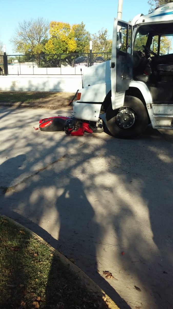 El choque nuestro de cada día en Las Varillas y un accidente sin consecuencias personales en Laspiur