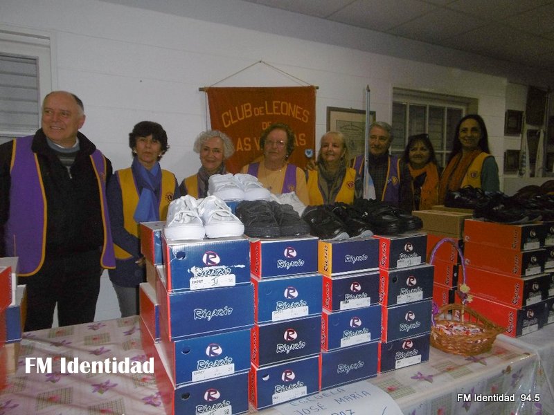 El Club de Leones donó zapatillas a escuelas urbanas