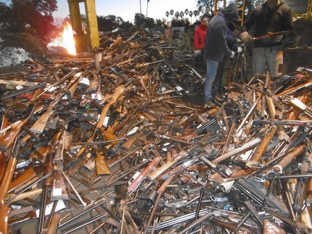 Incineraron 8 mil armas de fuego en la Fundición de Pauny