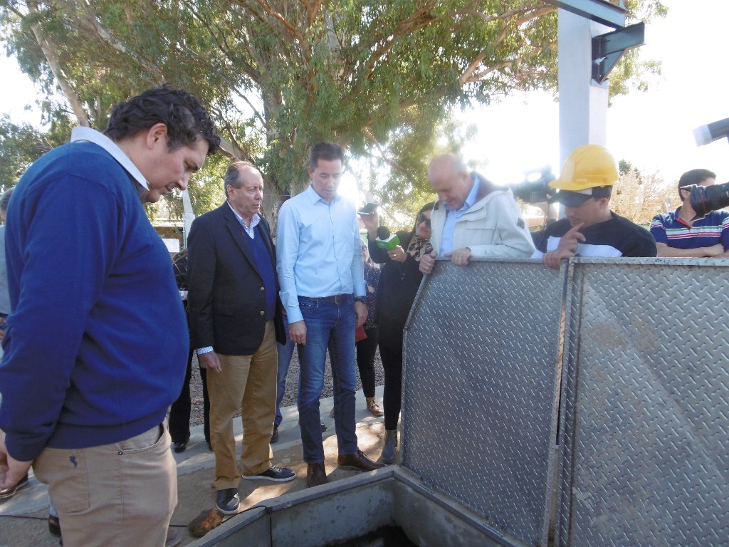 Manuel Calvo inspeccionó la obra de cloacas y dejó habilitado el WIFI gratuito en Plaza Independencia