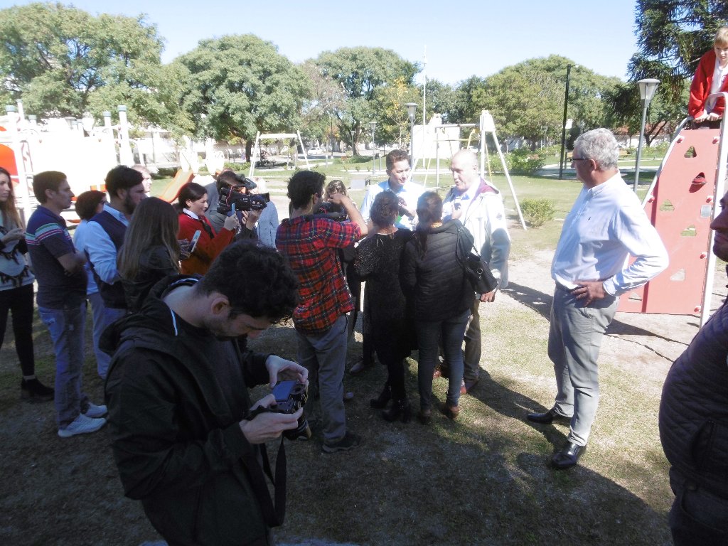 Manuel Calvo inspeccionó la obra de cloacas y dejó habilitado el WIFI gratuito en Plaza Independencia