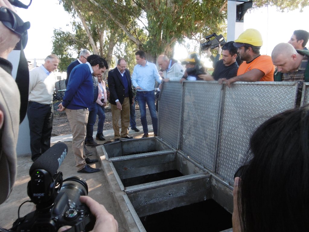 Manuel Calvo inspeccionó la obra de cloacas y dejó habilitado el WIFI gratuito en Plaza Independencia