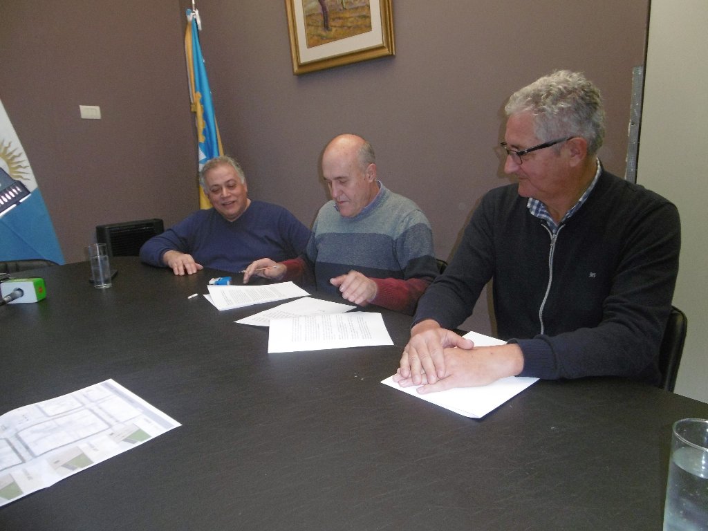 Firmaron un convenio entre el Municipio y el CeCIP para modernizar el centro de Las Varillas