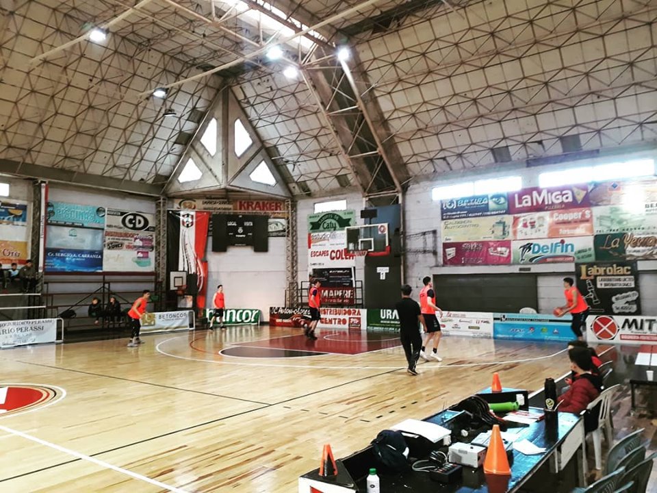 La Selección Nacional de Básquetbol U 19 practica en Las Varillas