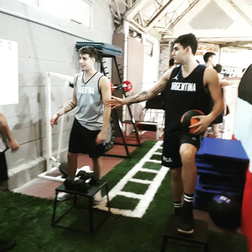 La Selección Nacional de Básquetbol U 19 practica en Las Varillas