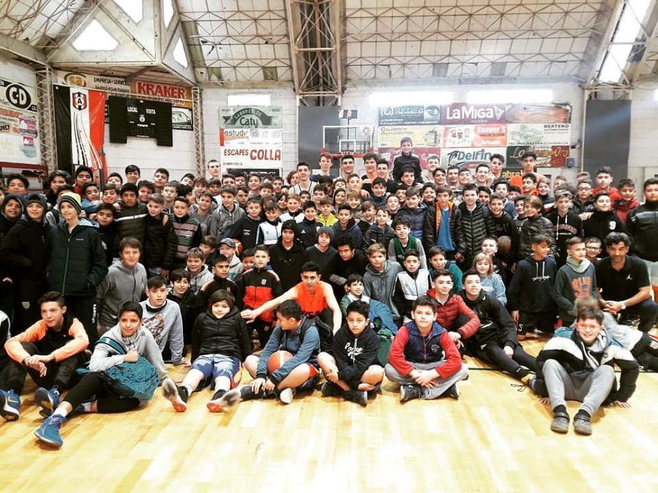 La Selección Nacional de Básquetbol U 19 practica en Las Varillas