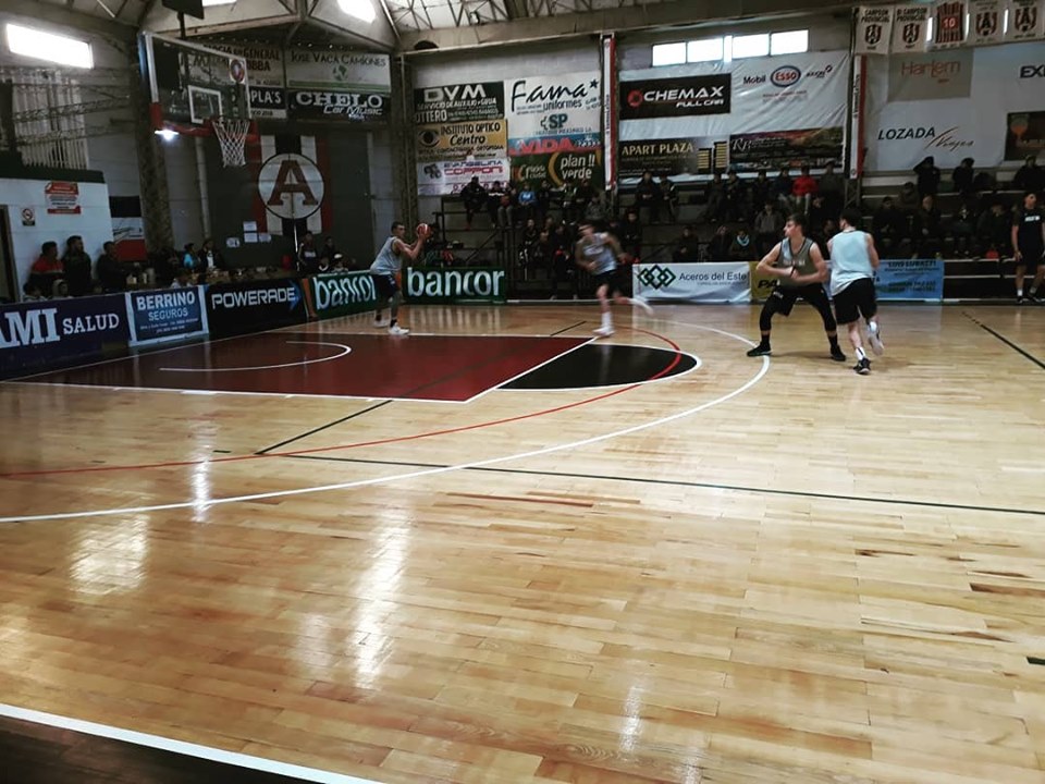 La Selección Nacional de Básquetbol U 19 practica en Las Varillas