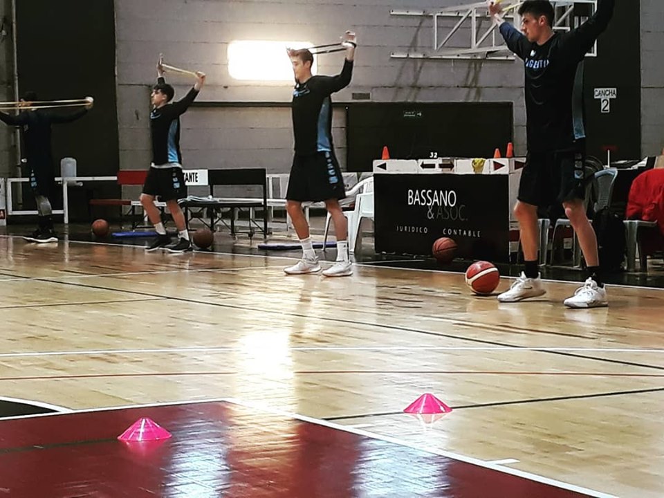 La Selección Nacional de Básquetbol U 19 practica en Las Varillas