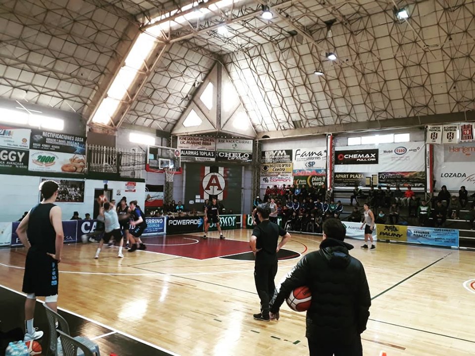La Selección Nacional de Básquetbol U 19 practica en Las Varillas