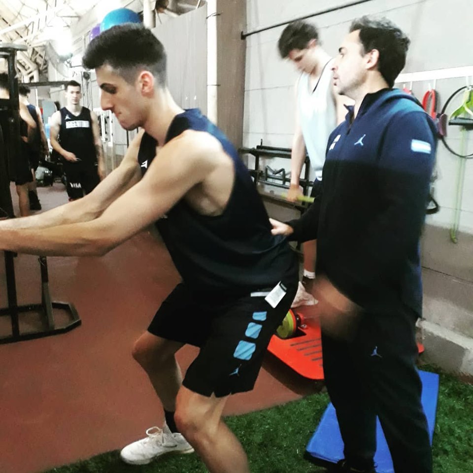 La Selección Nacional de Básquetbol U 19 practica en Las Varillas