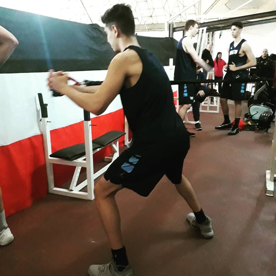 La Selección Nacional de Básquetbol U 19 practica en Las Varillas