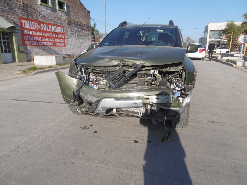 Fuerte choque en Av Centenario y Córdoba