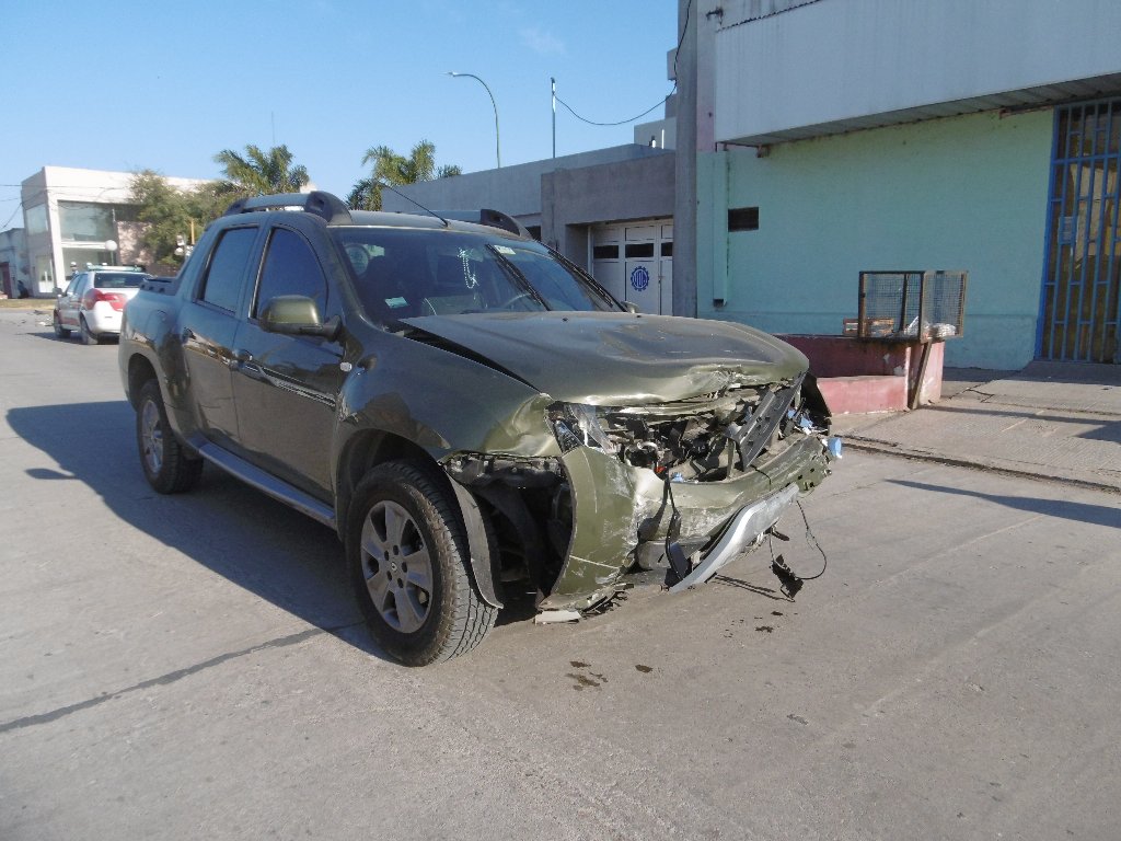 Fuerte choque en Av Centenario y Córdoba