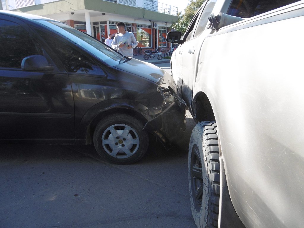 Choque en Chacabuco y Roque S. Peña. No hubo lesionados