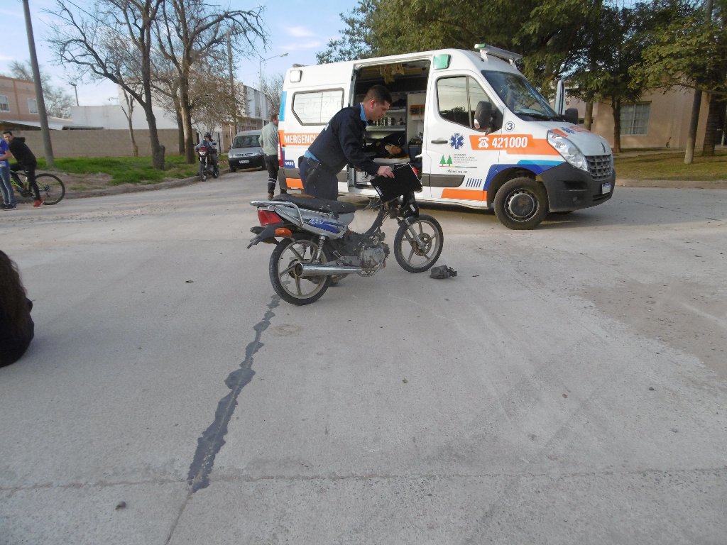 Choque en Cabrera y Santa Rosa. Dos lesionadas