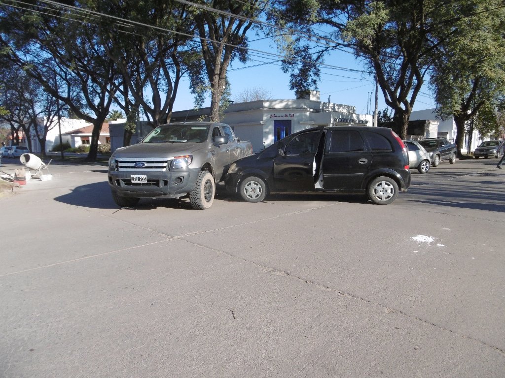 Choque en Chacabuco y Roque S. Peña. No hubo lesionados
