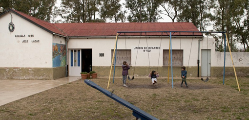 Roban e incendian escuela rural en La Playosa