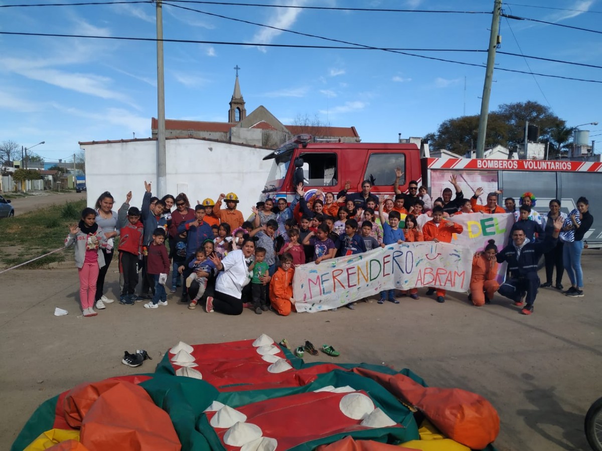 Bomberos Voluntarios estuvieron en merendero Abram