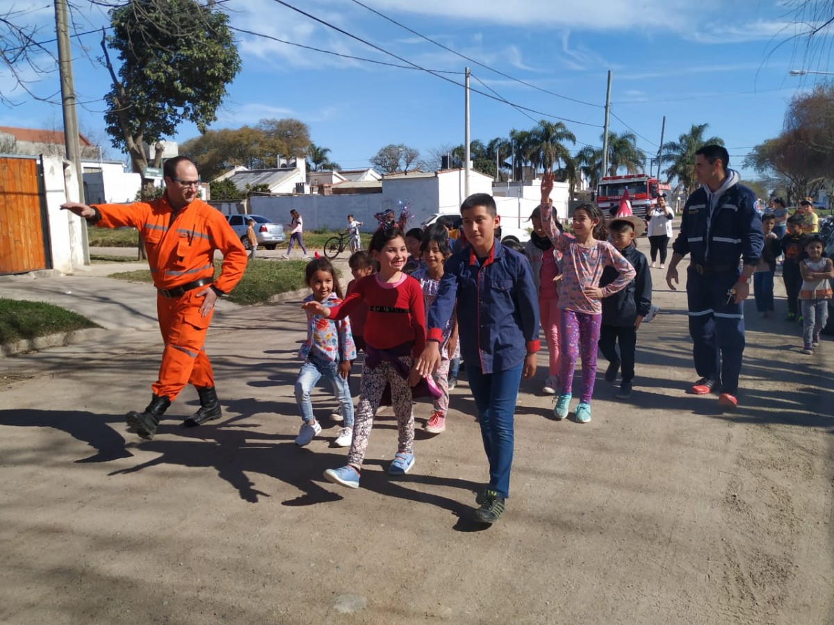 Bomberos Voluntarios estuvieron en merendero Abram