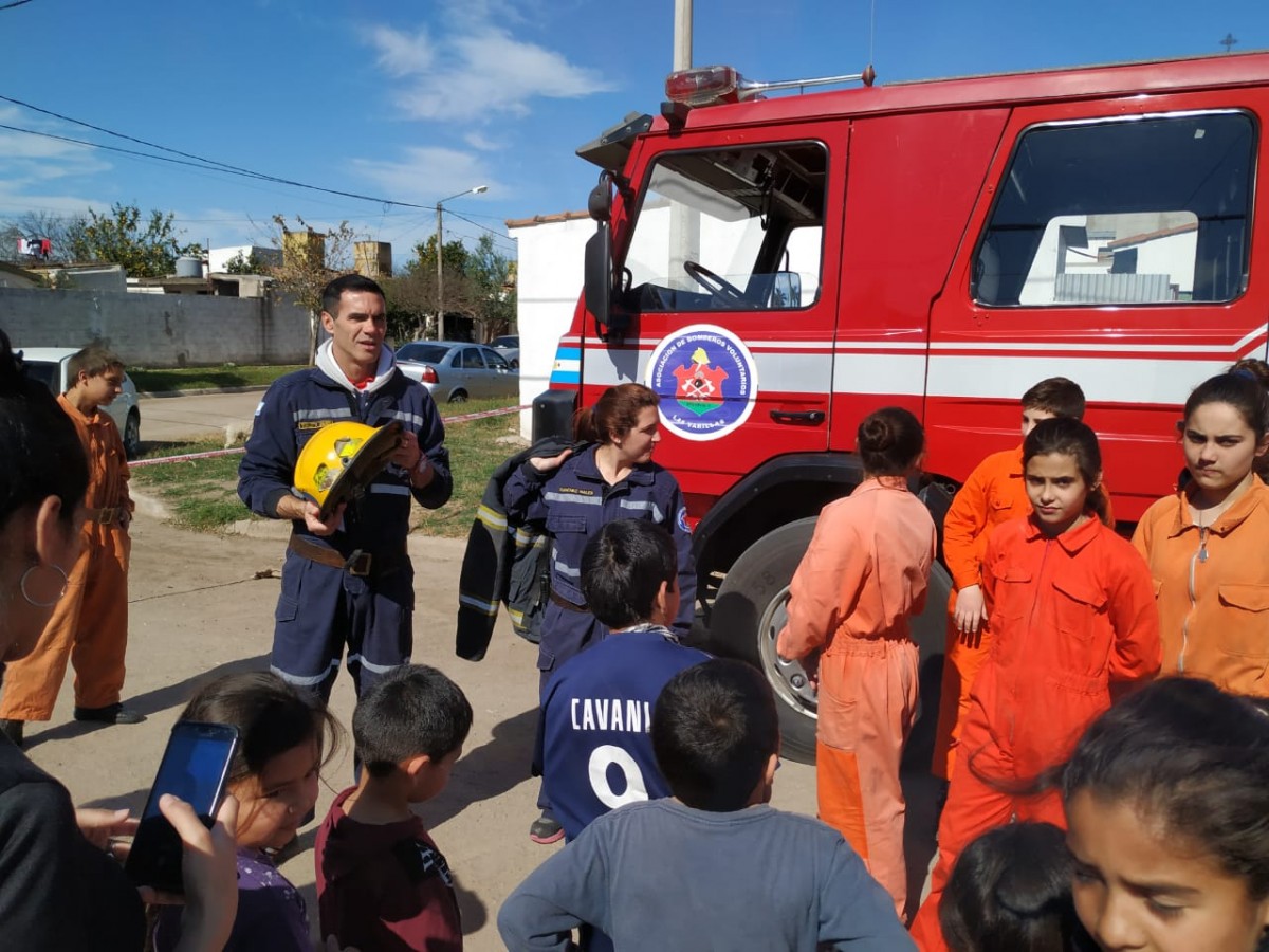 Bomberos Voluntarios estuvieron en merendero Abram