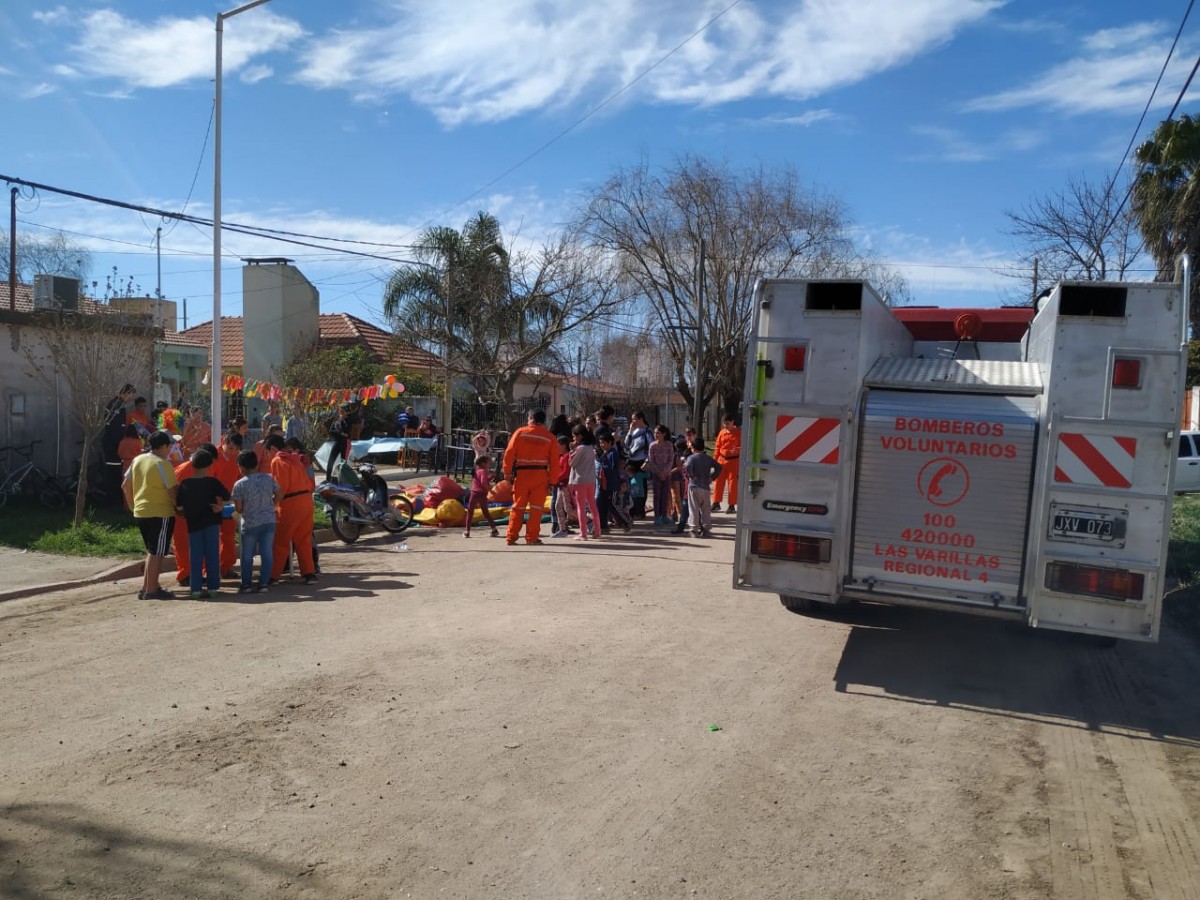 Bomberos Voluntarios estuvieron en merendero Abram