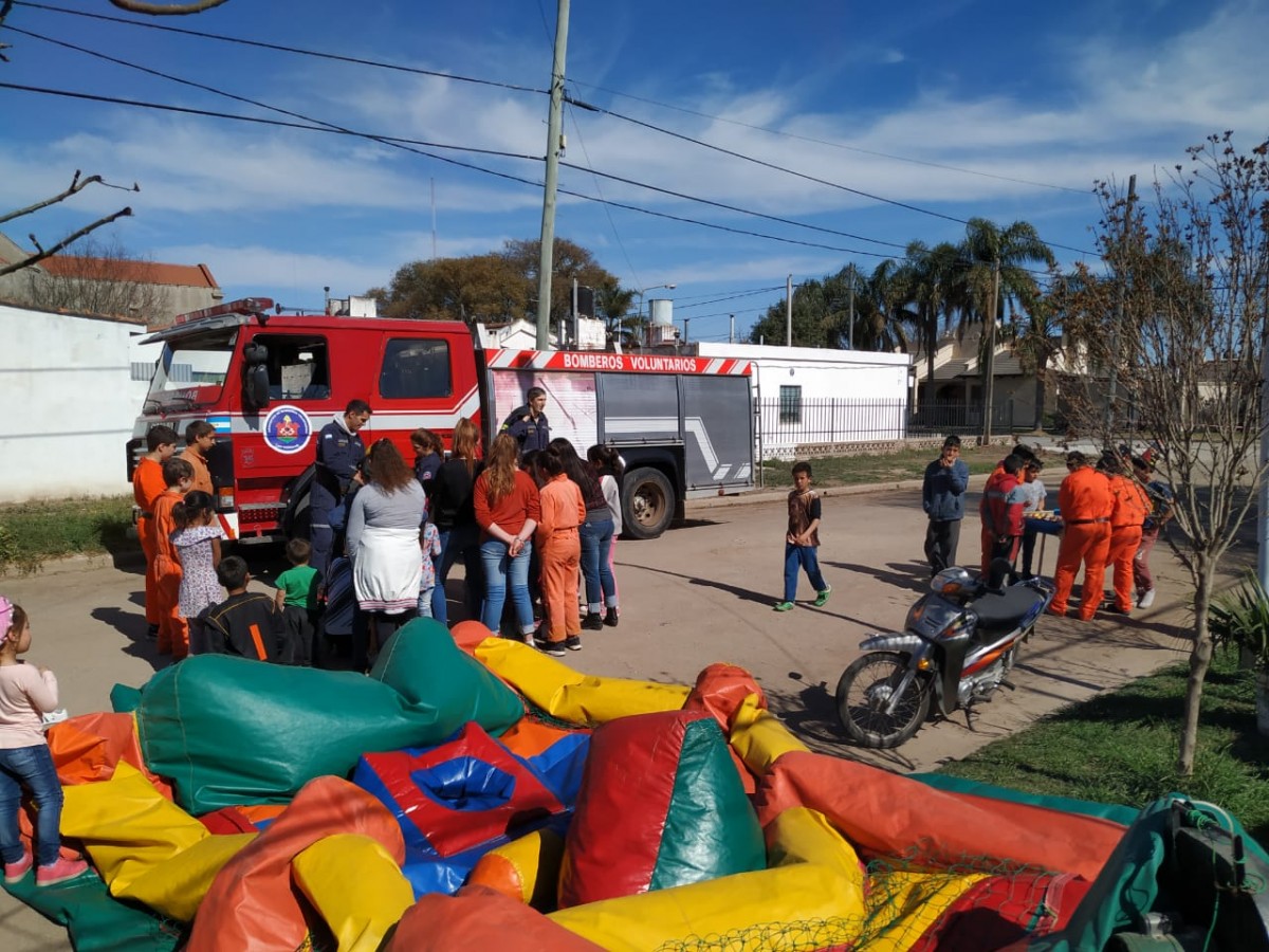 Bomberos Voluntarios estuvieron en merendero Abram