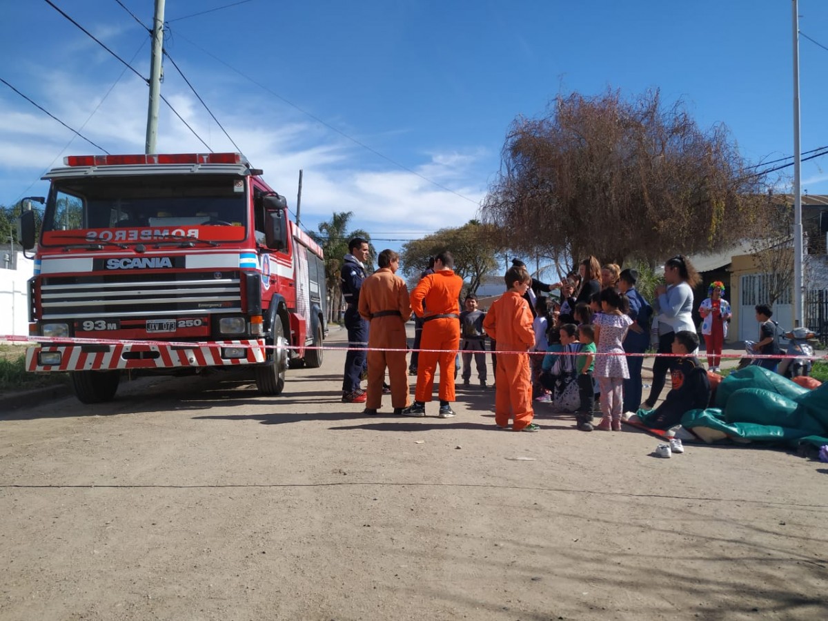 Bomberos Voluntarios estuvieron en merendero Abram