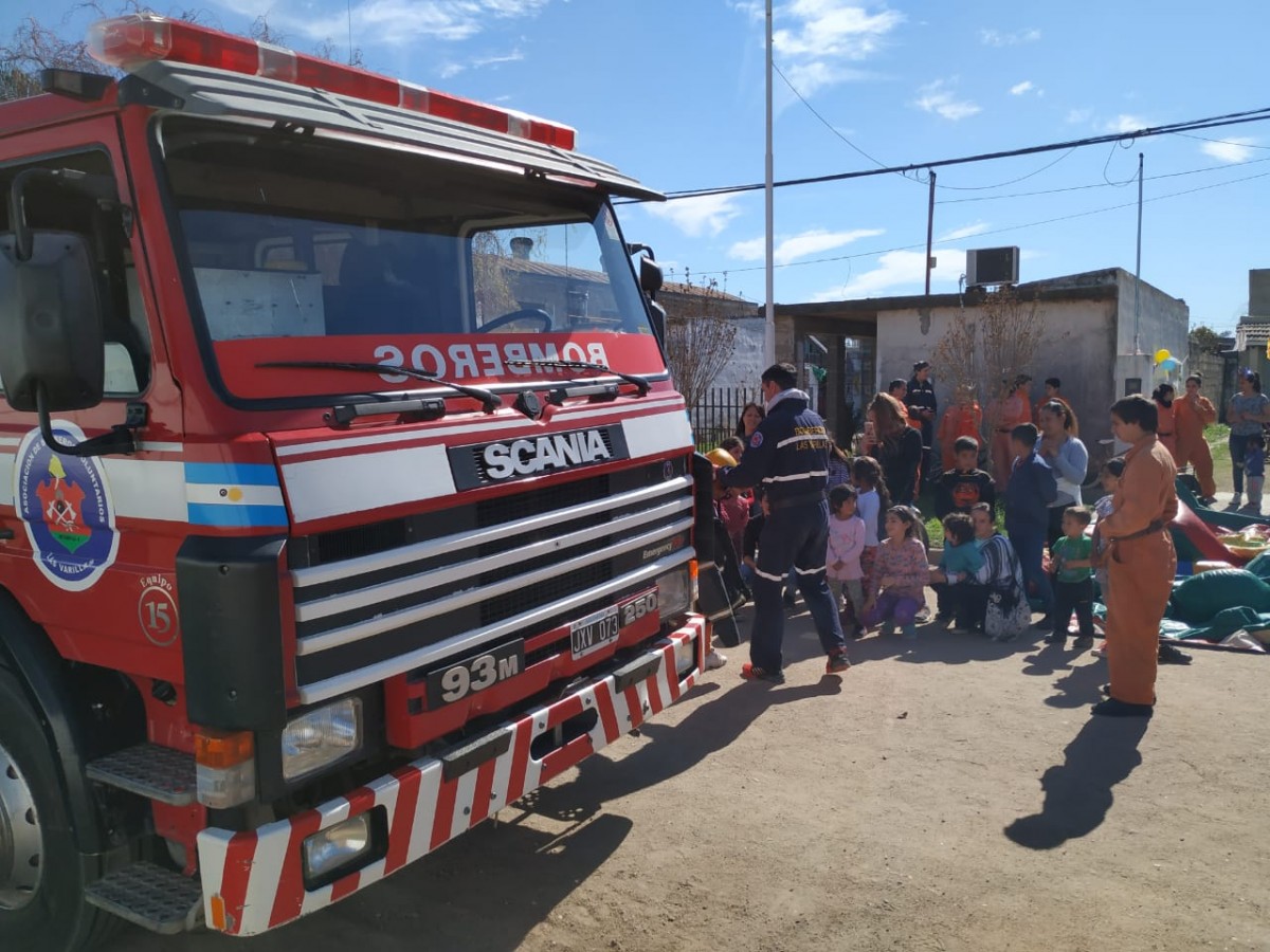 Bomberos Voluntarios estuvieron en merendero Abram