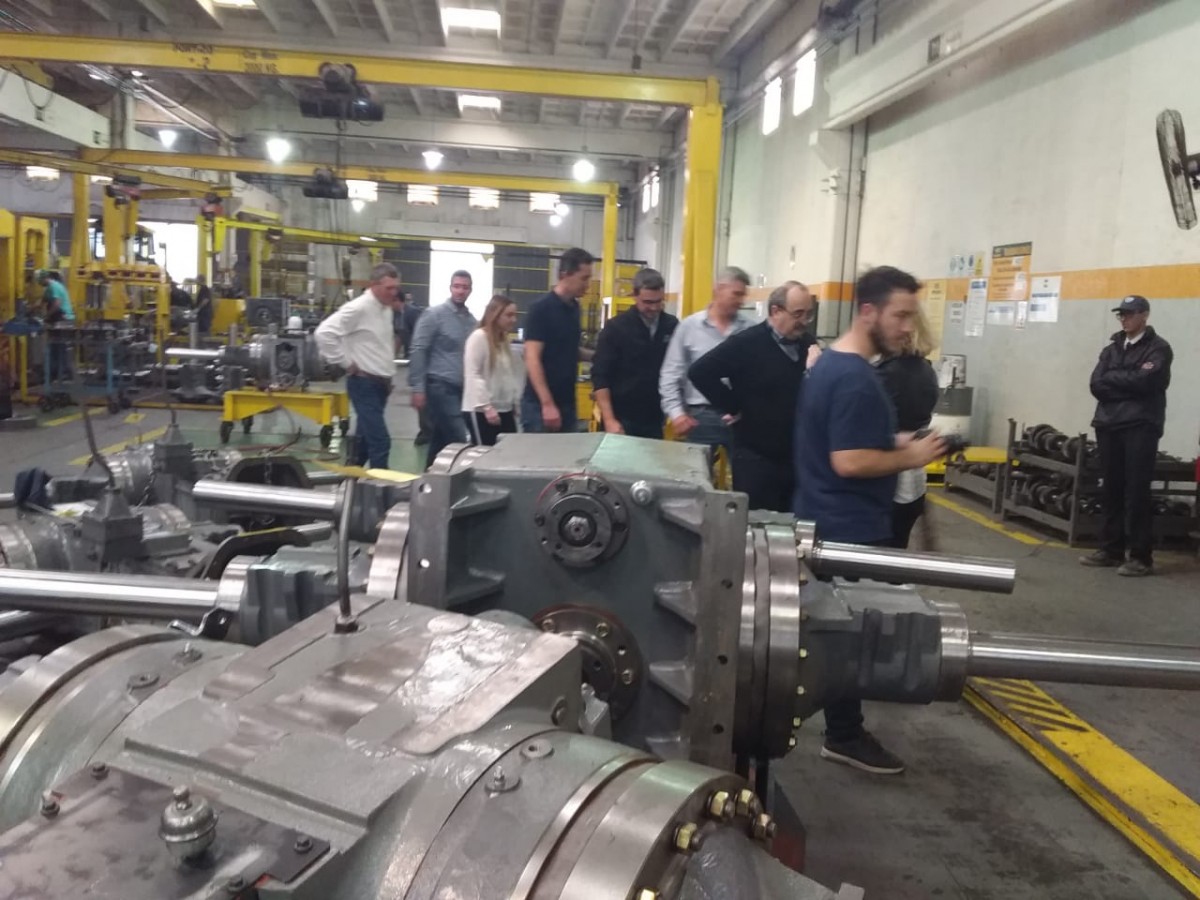 Calvo visitó Pauny y entregó aportes a los clubes deportivos de Las Varillas