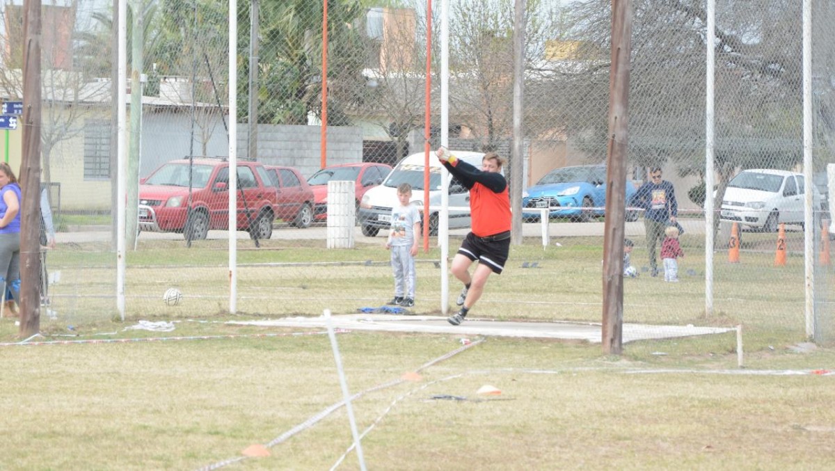 Dos nuevos récords de Gabriel Cardetti en Atletismo