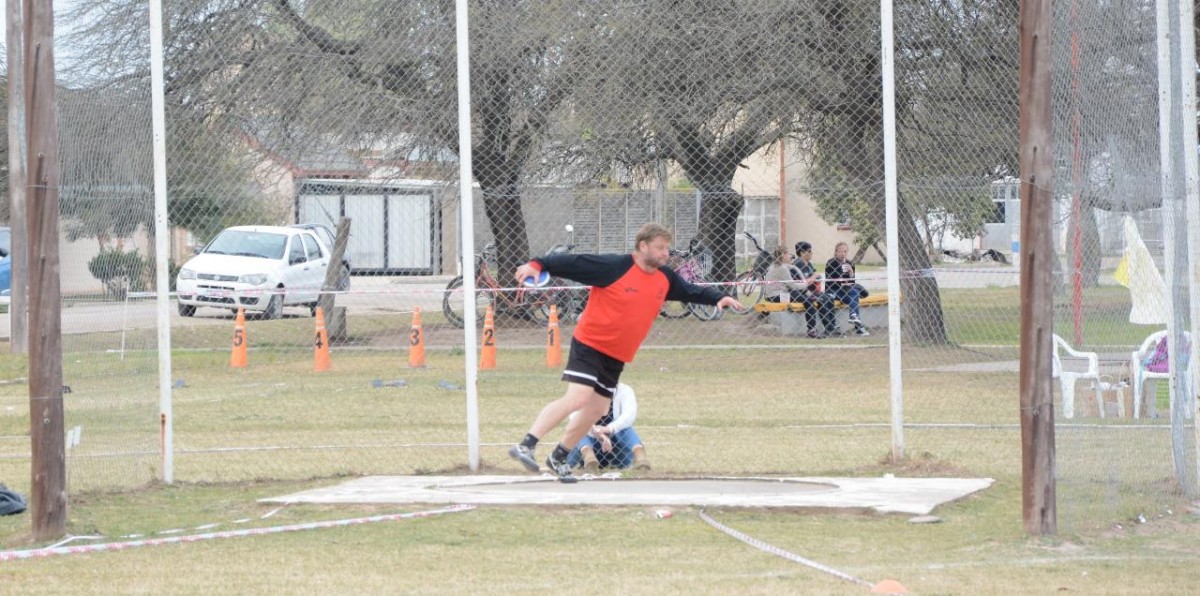 Dos nuevos récords de Gabriel Cardetti en Atletismo