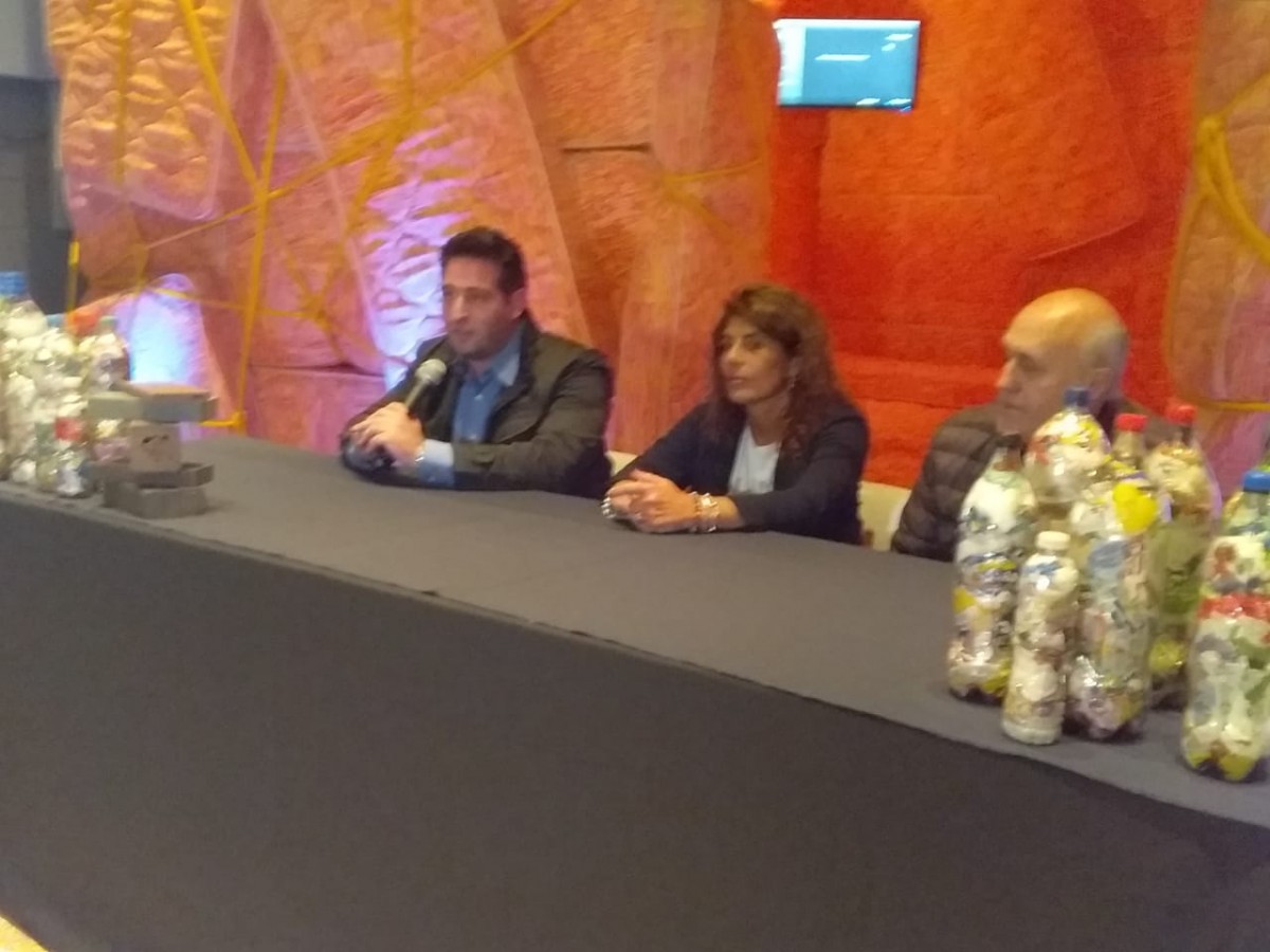Presentación de un proyecto de clasificación y procesamiento de residuos sólidos urbanos