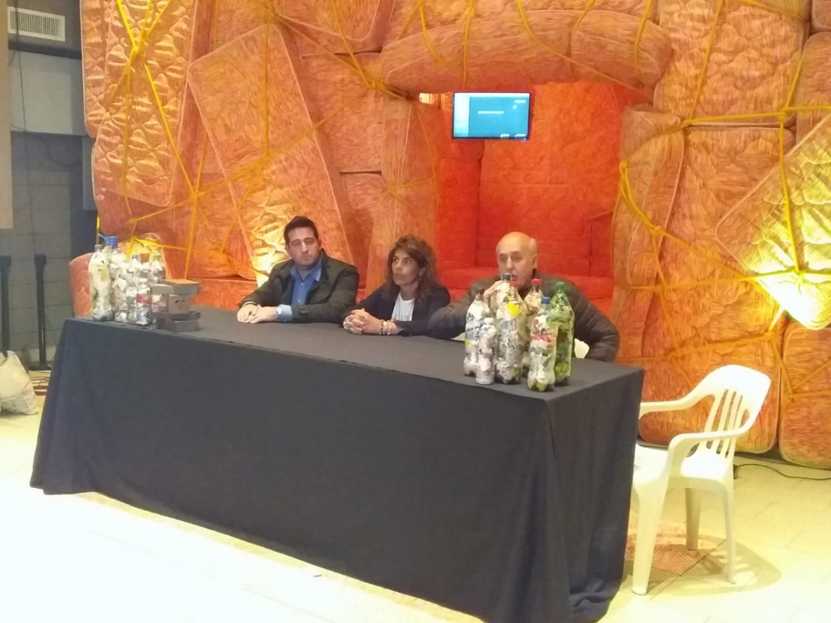 Presentación de un proyecto de clasificación y procesamiento de residuos sólidos urbanos