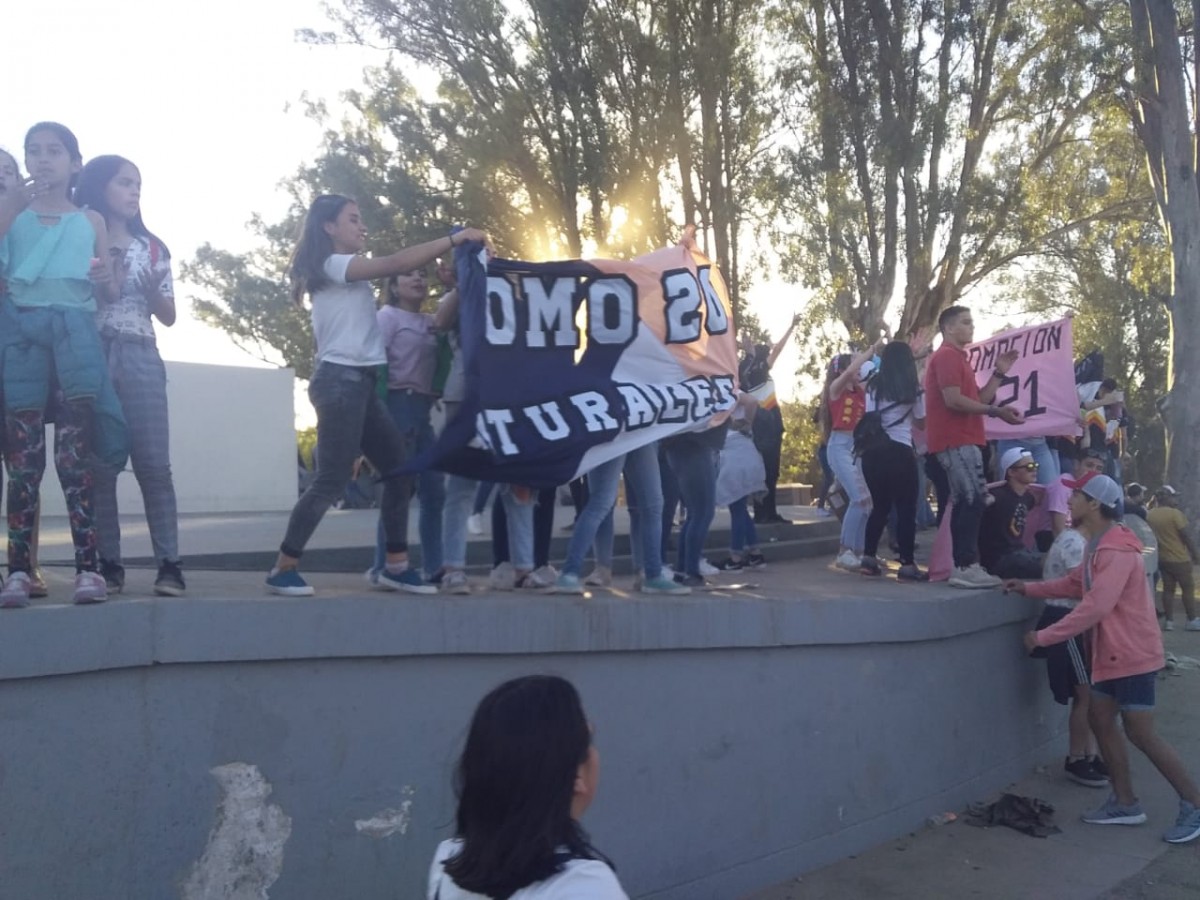Los jóvenes cerraron los festejos del Día de la Primavera en el Anfiteatro (Imágenes)