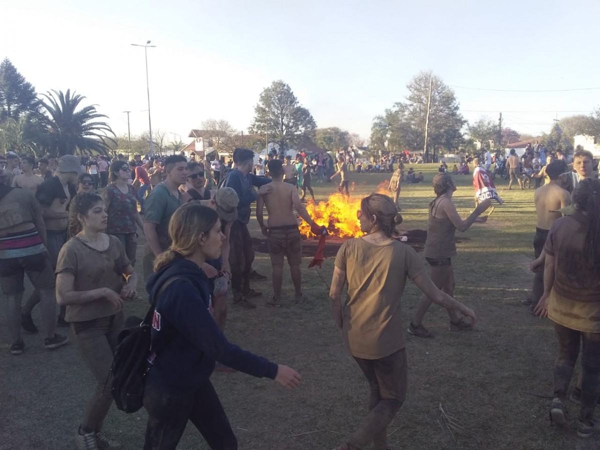 Los jóvenes cerraron los festejos del Día de la Primavera en el Anfiteatro (Imágenes)