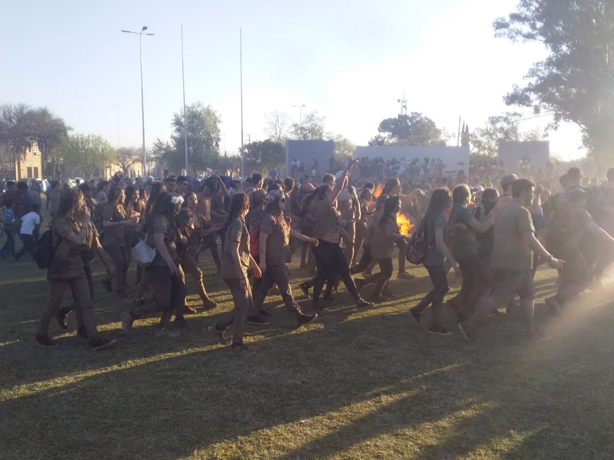 Los jóvenes cerraron los festejos del Día de la Primavera en el Anfiteatro (Imágenes)