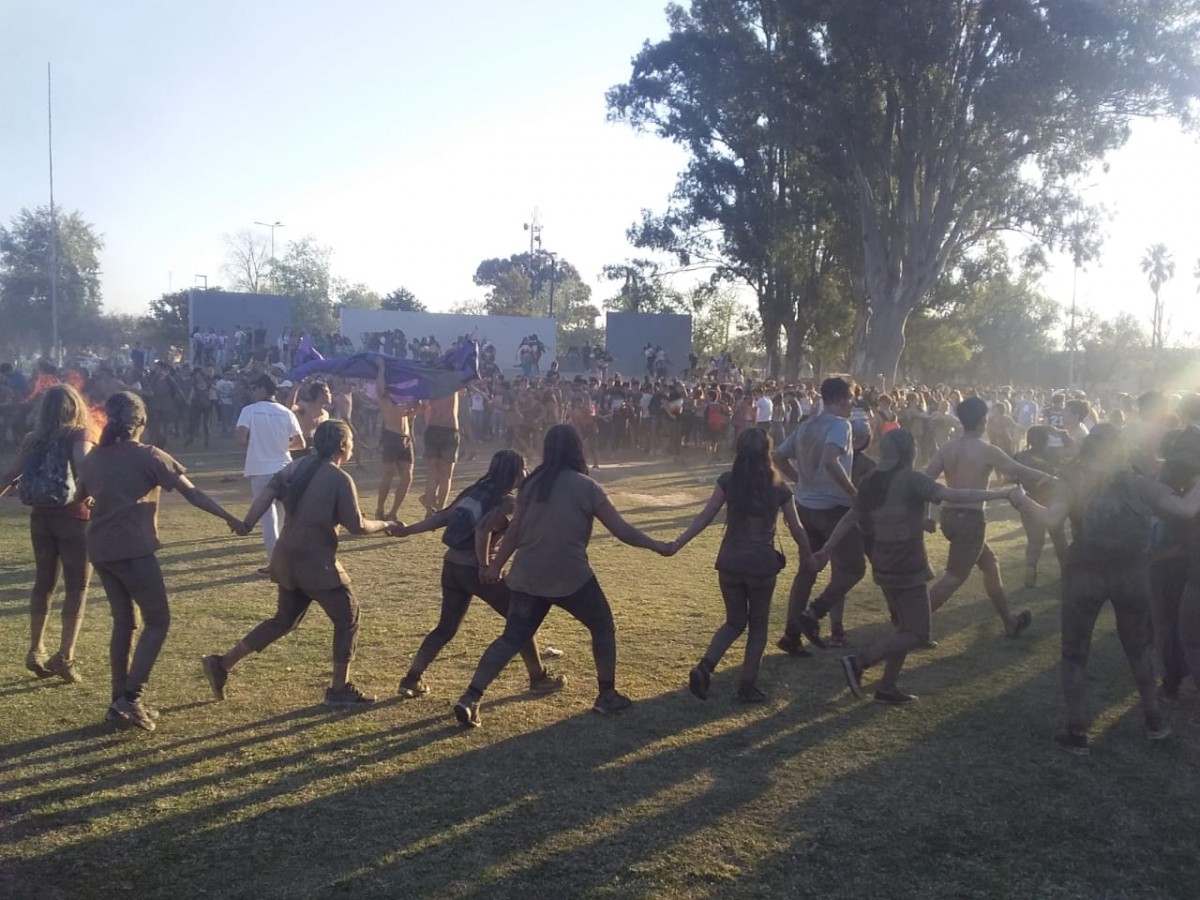Los jóvenes cerraron los festejos del Día de la Primavera en el Anfiteatro (Imágenes)