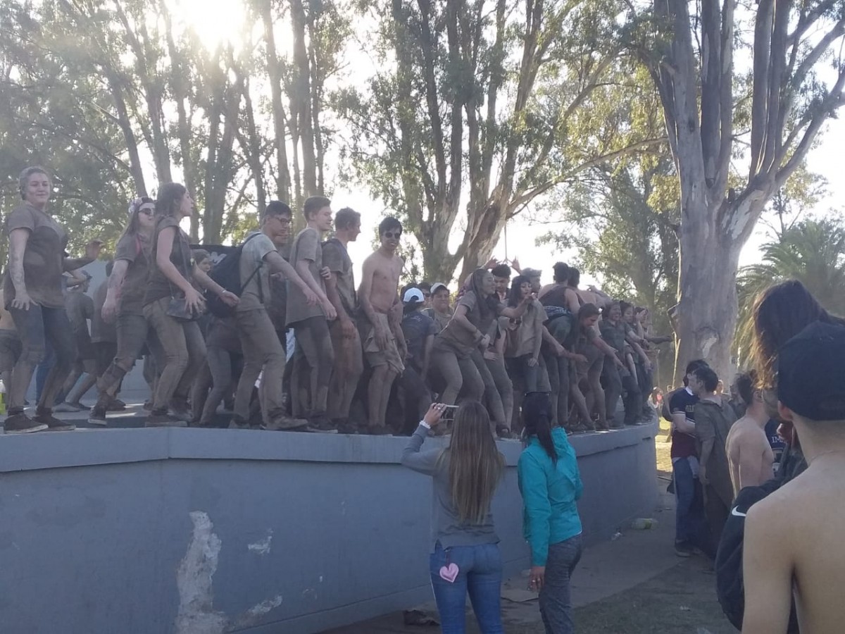 Los jóvenes cerraron los festejos del Día de la Primavera en el Anfiteatro (Imágenes)