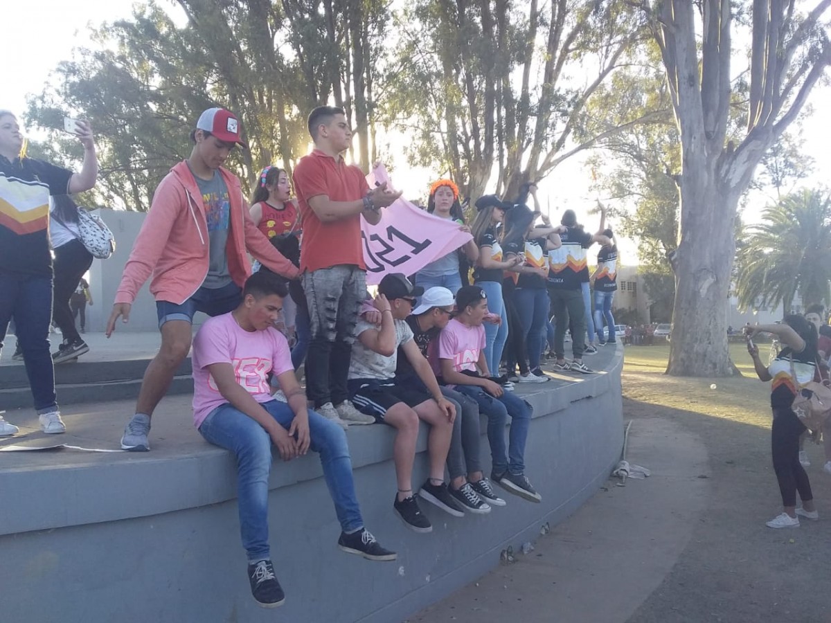 Los jóvenes cerraron los festejos del Día de la Primavera en el Anfiteatro (Imágenes)