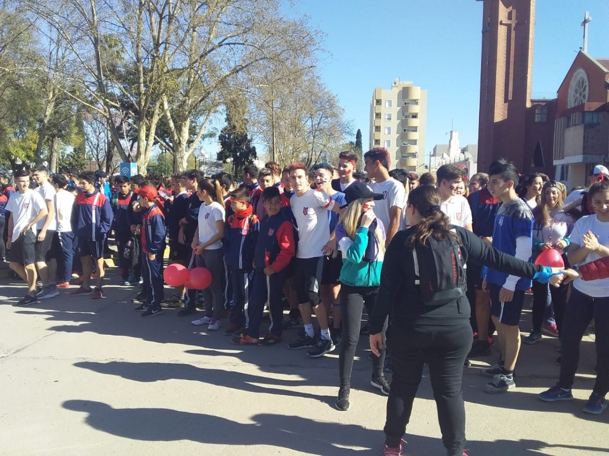 Maratón por el Día del Estudiante realizaron alumnos del Instituto Zuviría
