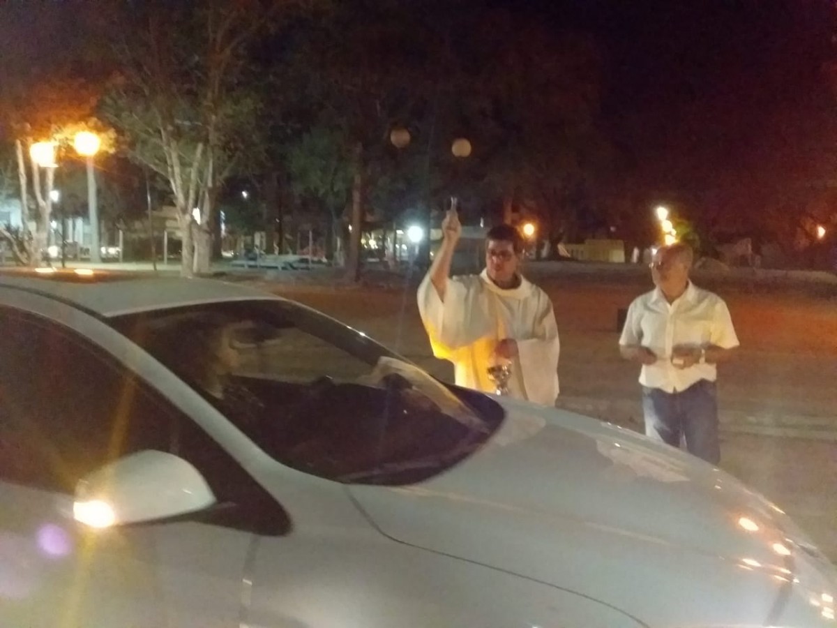 Se realizó la bendición de vehículos en la novena de las fiestas patronales (con face live y galería de fotos)