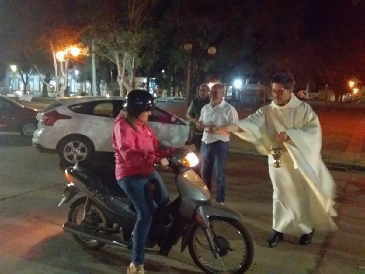 Se realizó la bendición de vehículos en la novena de las fiestas patronales (con face live y galería de fotos)
