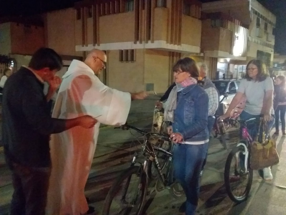 Se realizó la bendición de vehículos en la novena de las fiestas patronales (con face live y galería de fotos)