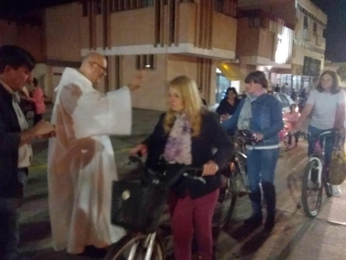 Se realizó la bendición de vehículos en la novena de las fiestas patronales (con face live y galería de fotos)